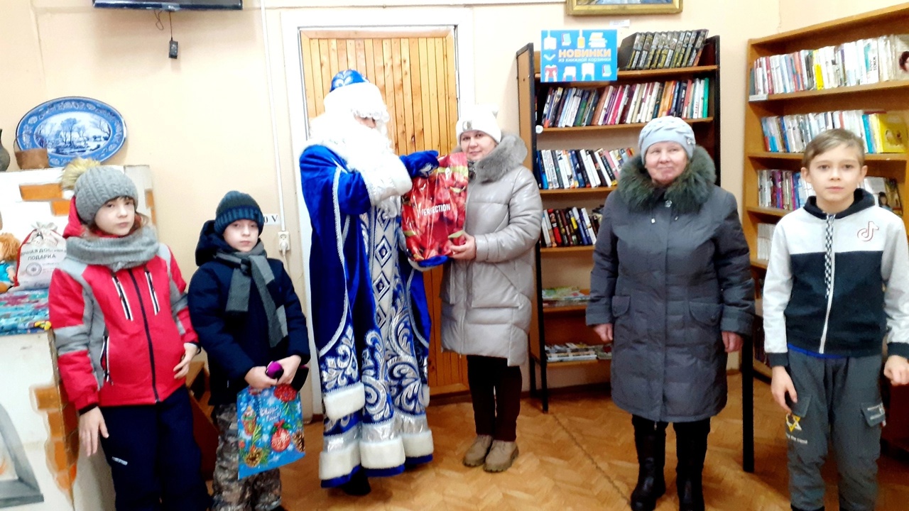 В Лухской библиотеке прошла акция &quot;Первый читатель Нового года!&quot;.