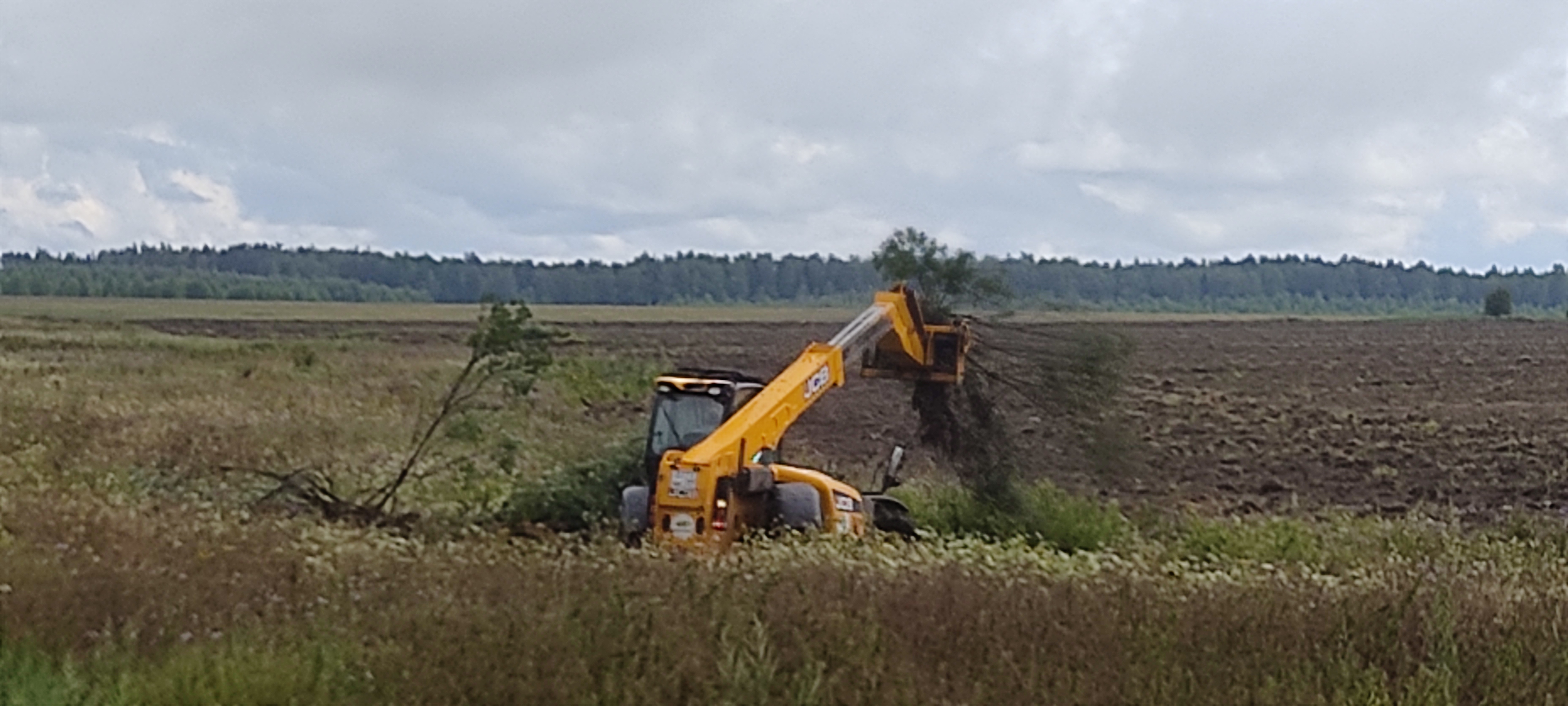 Продолжается работа на полях Лухского района.