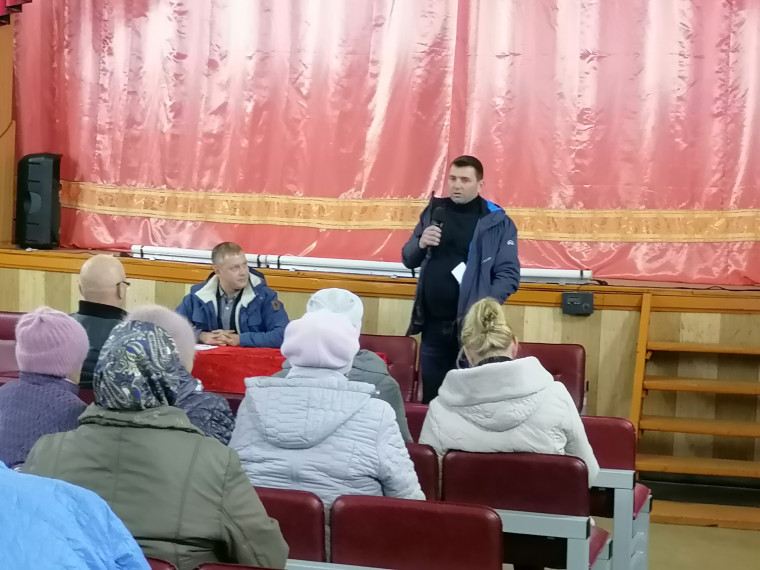 Информационная встреча жителей Лухского района с представителями подрядных организаций. Информационная встреча жителей Лухского района с представителями подрядных организаций.