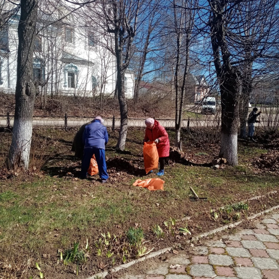 Жители Лухского района приняли участие в общеобластном субботнике.