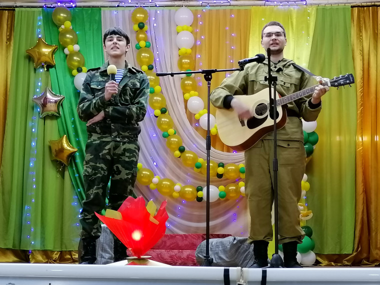 В Лухе прошел Районный фестиваль – конкурс патриотический песни «Во славу Родины поем!» среди учащихся района.