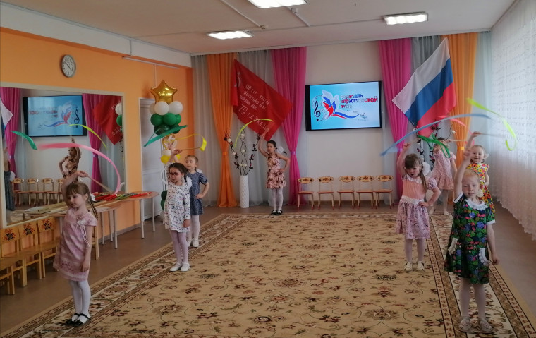 Районный фестиваль – конкурс патриотический песни «Во славу Родины поем!» среди дошкольных учреждений района.
